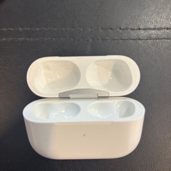 AirPods Pro 1st Gen (Model A2084) - Picture 4 of 8
